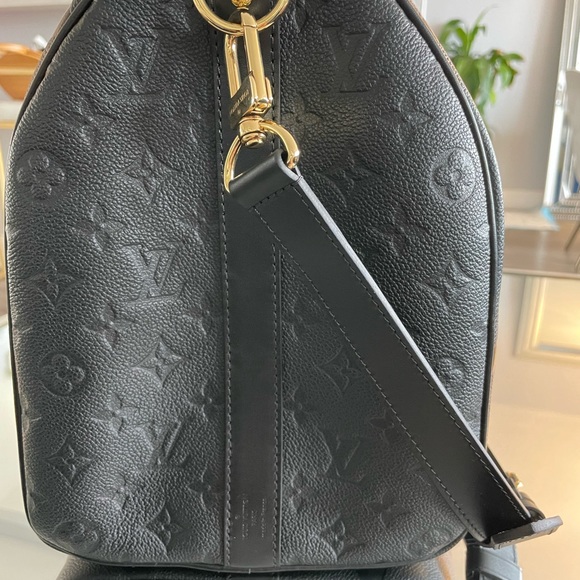 Louis Vuitton weekend bag. Out of stock online and in stores - Picture 3 of 10